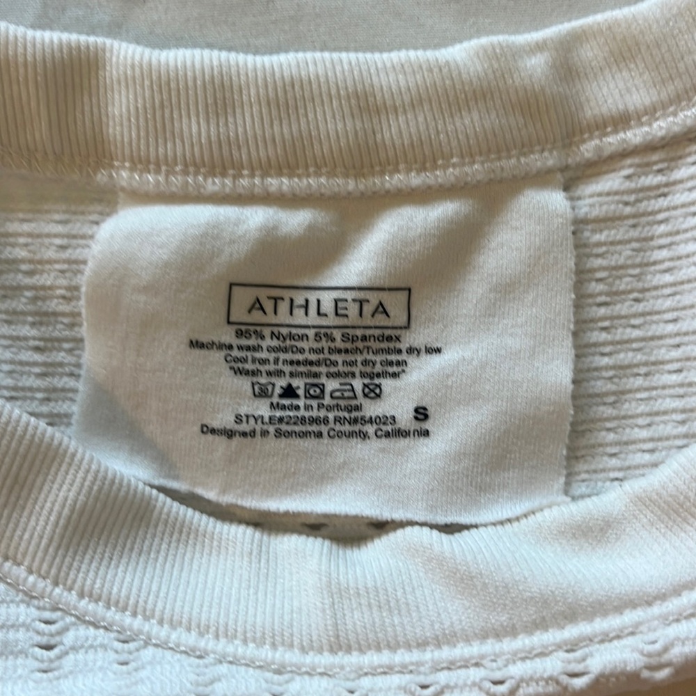 ATHLETA TANK TOP 🤍 small 🤍 excellent condition 😎 longer fit 😊
